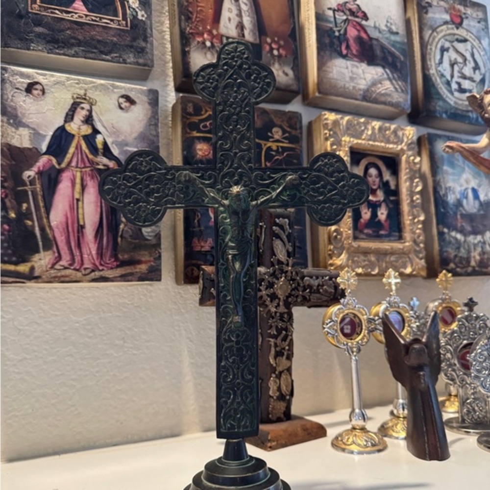 Antique Ornate Metal Crucifix with Intricate Detailing - Picture 8 of 13